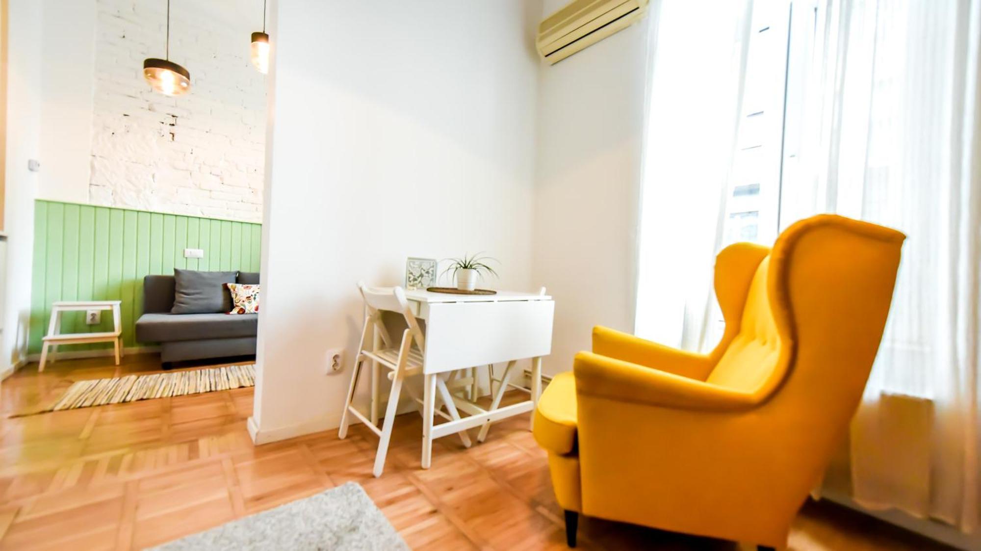 Architectural Gem With Modern Flair Double Old Town Apartament Bucureşti